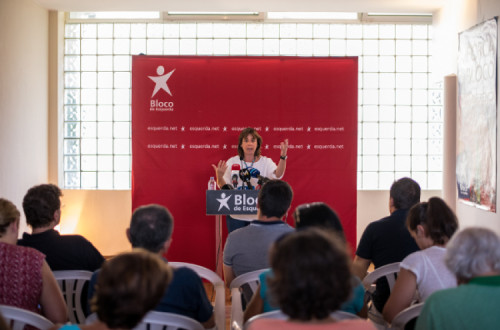 Catarina Martins inaugurou a sede do Bloco em Fafe e defendeu a necessidade de investir nos serviços públicos em todo o território - Foto de Octávio Passos/Lusa