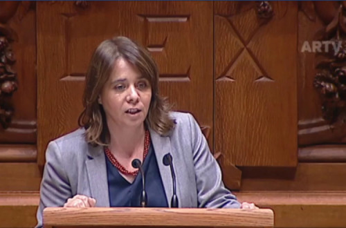 Catarina Martins reafirmou reafirmou a necessidade de garantir o subsídio de desemprego a todos os trabalhadores e baixar o IVA da luz ainda este ano - foto esquerda.net