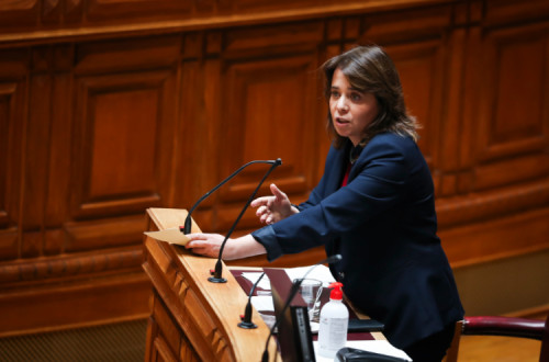 Catarina Martins no debate com o primeiro-ministro,  de junho de  - Foto de José Sena Goulão / Lusa