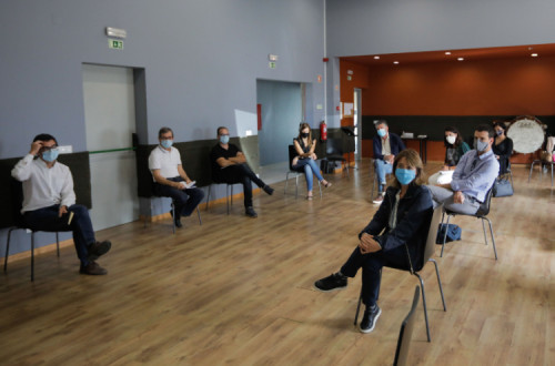 Catarina Martins reuniu com a direção da Sociedade Artística Musical dos Pousos e com vários dirigentes das escolas de ensino artístico da região de Leiria, para abordar a questão dos cortes no financiamento e nas respetivas vagas neste tipo de ensino articulado, 16 de setembro de 2020 – Foto de Paulo Cunha/Lusa