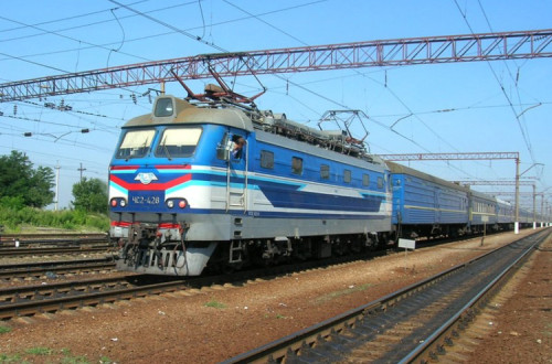 Locomotiva CHS2 dos caminhos de ferro ucranianos. Foto de Vivan755/Wikimedia Commons.