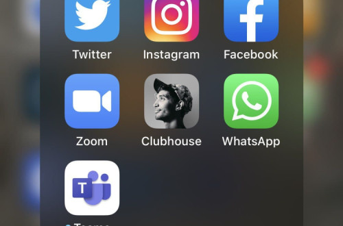 Se a encriptação E2EE se definiu como o standard das redes sociais focadas em envio de mensagens, o Clubhouse não lhe faz referência. Nem o poderia fazer.