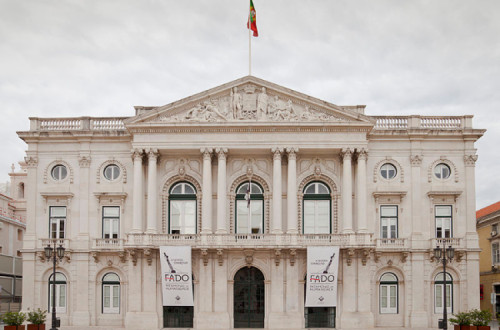 A moção pela disponibilização de alojamento a professores/as foi aprovada em reunião de Câmara, esta quinta-feira, 17 de outubro – Foto de Diego Delso/wikipedia