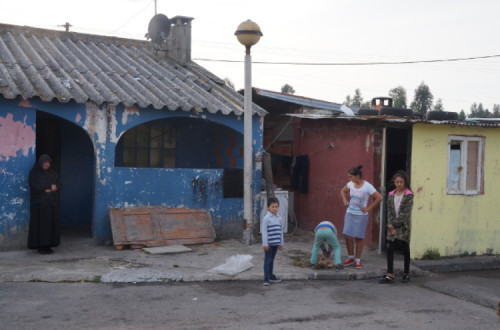 “Exemplos concretos de discriminação de comunidades ciganas, como o que identificamos no concelho de Ovar, com cenários habitacionais e sociais, indignos e desumanos, continuam teimosamente a não merecer a atenção dos autarcas e dos governos” - Foto de José Carlos Lopes