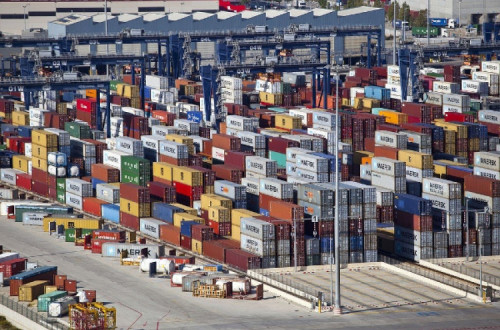 Estivadores espanhóis estão solidários com os estivadores de Lisboa e não vão operar navios desviados - Foto do porto de Algeciras