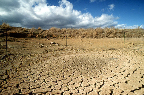 As alterações climáticas estão a afetar o clima em muitas partes do mundo. http://upload.wikimedia.org/wikipedia/commons/6/65/CSIRO_ScienceImage_429_Drought_Effected_Landscape.jpg