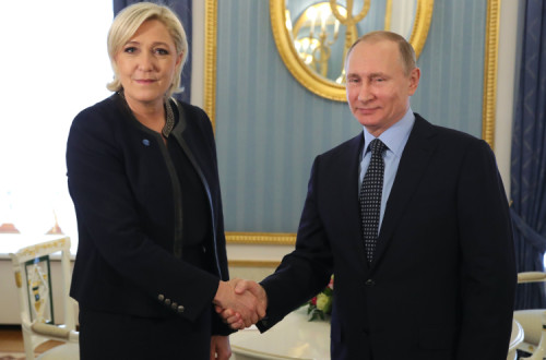 Marine Le Pen visita o Kremlin em 2017. Foto de ICHAEL KLIMENTYEV/SPUTNIK/KREMLIN/EPA/Lusa.