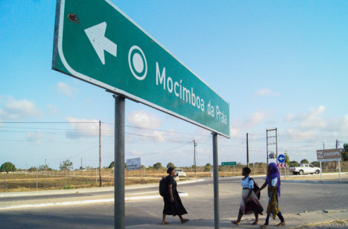 Mocímboa da Praia em 2017, depois de um ataque da Daesh. Foto de LUIS FONSECA/Lusa.