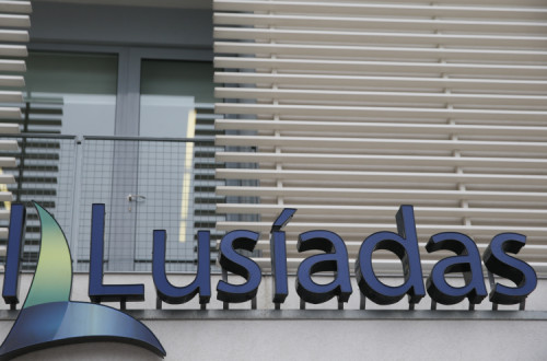 Os grupos Lusíadas Saúde e Luz Saúde admitiram querer cobrar ao Serviço Nacional de Saúde [SNS] todas as despesas relacionadas com doentes covid, independentemente de serem encaminhados pelo SNS. Foto de Tiago Petinga, Lusa.