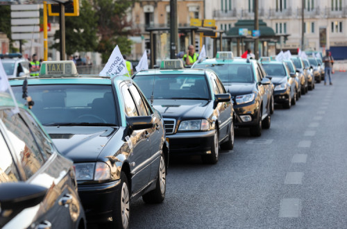 Bloco irá apresentar proposta de revogação da “lei Uber”