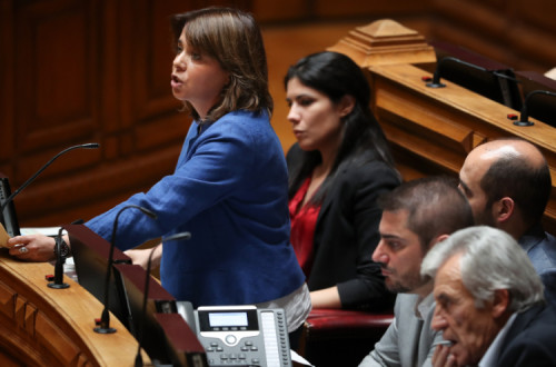 Catarina Martins durante o debate sobre o Estado da Nação, o último sobre o estado da nação na presente legislatura. Foto de MANUEL DE ALMEIDA/LUSA