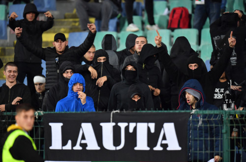 Adeptos búlgaros no jogo contra a Inglaterra. Outubro de 2019.