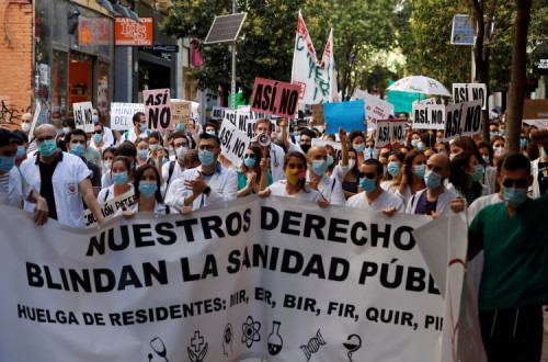 Manifestação de médicos em regime de internato.13 de julho, Madrid. Foto de J.J. Guillen/EPA/Lusa.