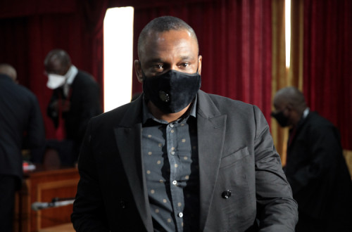 O Tribunal Supremo de Angola condenou os quatro arguidos no caso "500 milhões", entre eles "Zenu" dos Santos, a penas de prisão entre cinco a oito anos por burla por defraudação e tráfico de influências. 