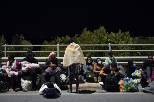 Campo de refugiados de Lesbos foi praticamente destruído por incêndios