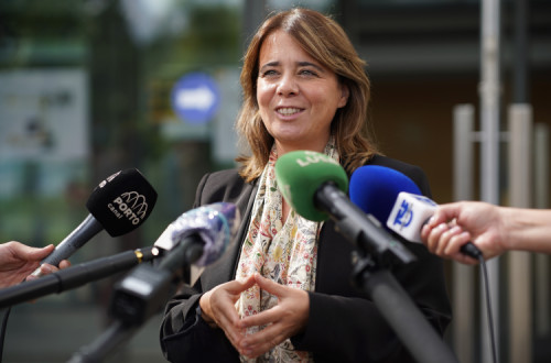 Catarina Martins em declarações aos jornalistas após uma visita ao Instituto de Investigação em Ciências da Vida e Saúde da Universidade do Minho.