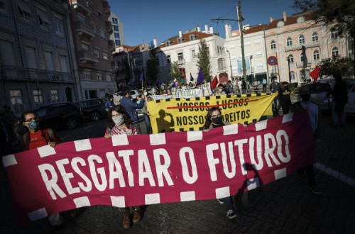Manifestação "Resgatar o Futuro, não o lucro". Outubro de 2020. Foto de RODRIGO ANTUNES/LUSA.