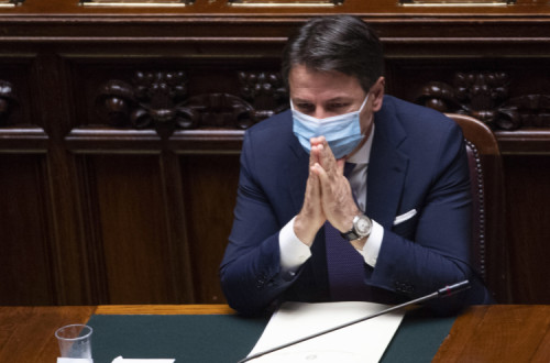 Giuseppe Conte anuncia medidas de combate à Covid-19 no Parlamento Italiano. Foto de Maurizio Brambatti/Flickr.
