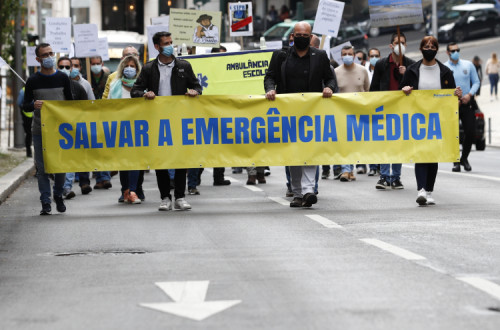 “Queremos trabalhar. Eles não nos estão a deixar. E o mais grave é que lidamos com vidas humanas".