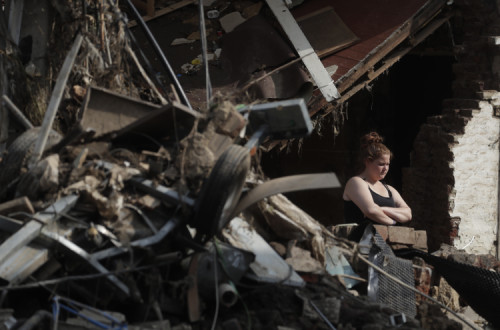 Escombros das cheias na Bélgica. Foto de STEPHANIE LECOCQ/EPA/Lusa.