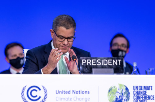 Alok Sharma, presidente da COP26, no final do evento. Foto de ROBERT PERRY/EPA/Lusa.