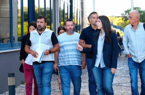 Mariana Mortágua com membros da coordenadora das CT do parque industrial da Autoeuropa