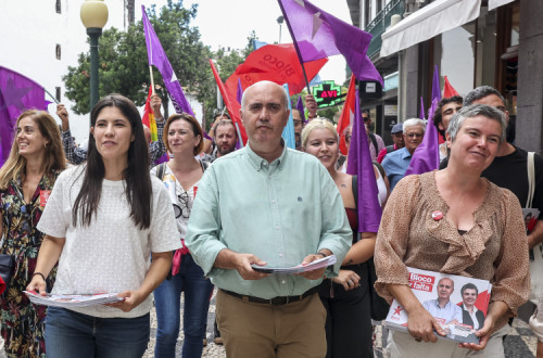 Arruada no Funchal no encerramento da campanha do Bloco de Esquerda às eleições regionais. Foto de PAULO NOVAIS/LUSA.