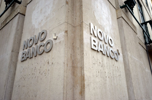 Bloco defende que contrato de venda do Novo Banco ao Lone Star seja público - Foto de Paulete Matos