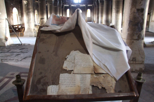 Catedral da Imaculada Conceição, em Qaraqosh, Novembro de 2016, já depois da expulsão da organização Estado Islâmico. Foto de José Manuel Rosendo publicada no seu blogue.