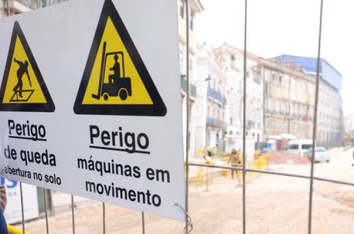Trabalhos extra em obras públicas custa 106 milhões de euros ao Estado