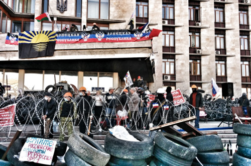 Edificio do governo ocupado pelos manifestantes pró-rusos em Donetsk - Foto: Alberto Sicilia