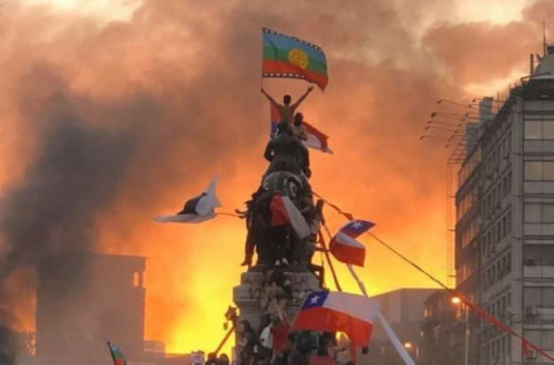 Manifestantes em Santiago do Chile. Outubro de 2019.