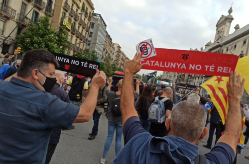 Rei de Espanha recebido com manifestações em Barcelona