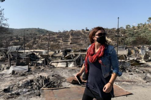 Marisa Matias de visita ao local do antigo campo de refugiados de Moria, na ilha de Lesbos, Grécia, que fora até então o maior da União Europeia.