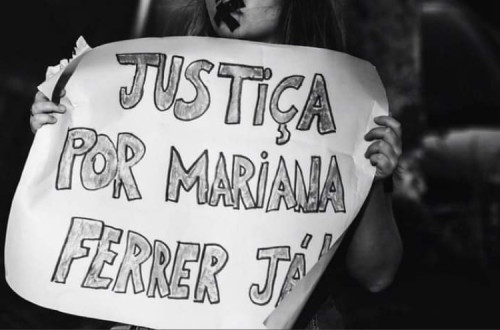 Cartaz exige justiça para Mariana Ferrer. Fonte: Twitter  @_MariaNoemia.