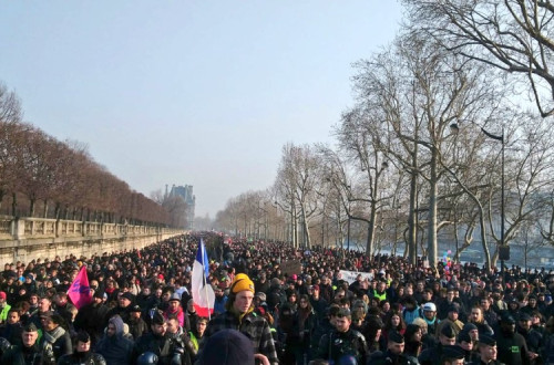 Manifestantes contra a reforma das pensões de Macron. Paris, janeiro de 2020.
