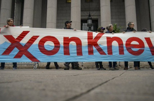 A campanha ambientalista ExxonKnew foi uma das principais visadas pelo grupo de espiões informáticos Dark Basin. Foto desta campanha no Twitter.