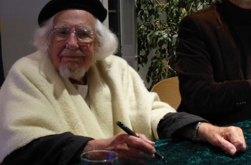  Ernesto Cardenal  em novembro de 2014 numa leitura num centro paroquial protestante en Polch, Alemanha
