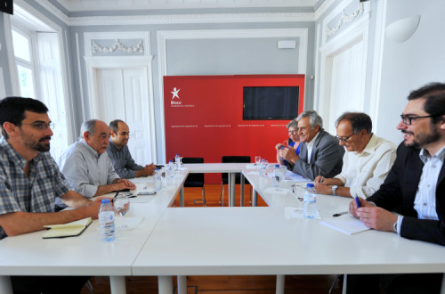 As duas delegações. Foto de Paulete Matos