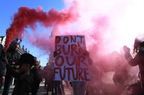 Estudantes fizeram greve climática na Grã-Bretanha nesta sexta-feira, 15 de fevereiro – Foto de Facundo Arrizabalaga/Epa/Lusa
