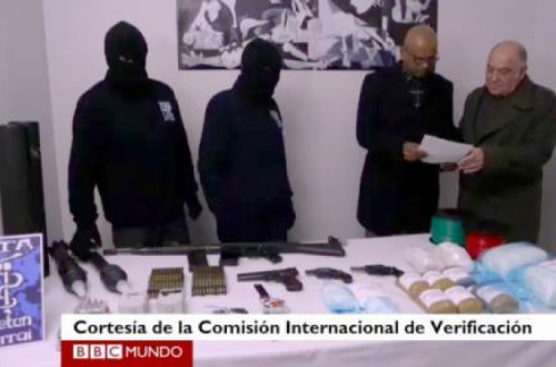 O vídeo com a primeira entrega de armas, em 2014, foi difundido pela BBC