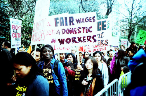 Mais que um salário mínimo, é preciso um salário decente para reduzir as desigualdades. Foto de Nick Walker