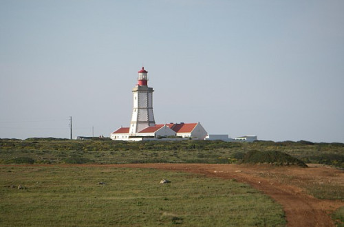 Farol do Cabo Espichel – Foto de Duca696, disponível em https://pt.wikipedia.org/ 