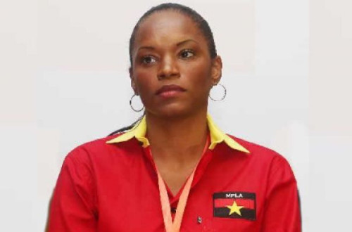 Tchizé dos Santos, filha do ex-presidente de Angola José Eduardo dos Santos, pode ter ficado impedida de participar no Congresso Extraordinário do MPLA, devido à suspensão