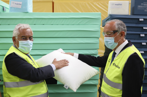 Marcelo Rebelo de Sousa e António Costa em visita à Flex2000.