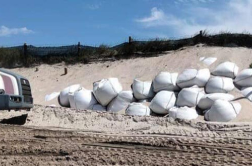 Fotos colocadas no grupo de Facebook  "Praias sem plásticos".