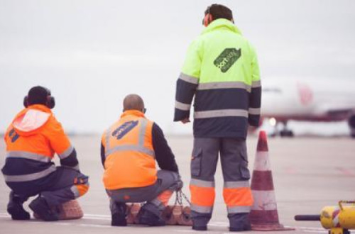 Trabalhadores da Portway. Foto da empresa.