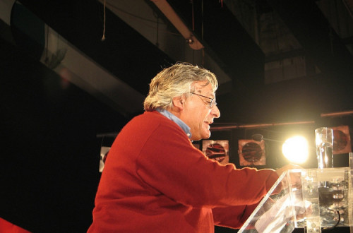 “A oligarquia neoliberal que hoje se encontra no poder, aliada ao capital financeiro internacional, quer dobrar o movimento sindical, desorganizá-lo, esvaziá-lo para fazer regredir os direitos do trabalho a cem anos atrás", denunciou Fernando Rosas. Foto de Paulete Matos