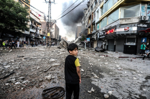 Omar al-Mukhtar, bairro de Gaza, depois de ser atingido por ataques aéreos israelitas, em 12 de maio – Foto de Mohammed Zaanoun ActiveStills, publicada por Electronic Intifada