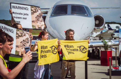 Protesto em Genebra contra os jatos privados.
